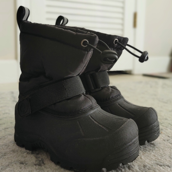 Kids Size 9 Snowboots - Picture 1 of 3